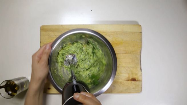 go to DIY-Pesto: Letzte Rettung für übrig gebliebenen Spinat