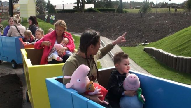 go to Mit Kids: Sarah Lombardi und Caroline Beil lassen die Sau raus